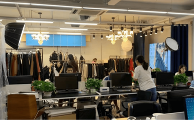 上海市通化商會走訪副會長企業華芾服飾，共話鞋帽零售新機遇