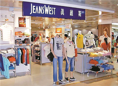 【財(cái)經(jīng)觀察】服裝品牌迎中年危機(jī) 轉(zhuǎn)型創(chuàng)新引領(lǐng)鞋帽零售華麗轉(zhuǎn)身